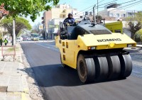 Siguen los cortes parciales en la calle Chocón por la repavimentación