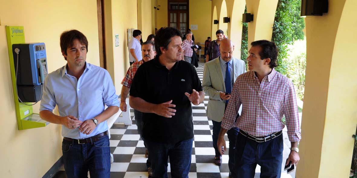Neuquen.08- I-16... Fiscal Josè Gerez constata los daños produci