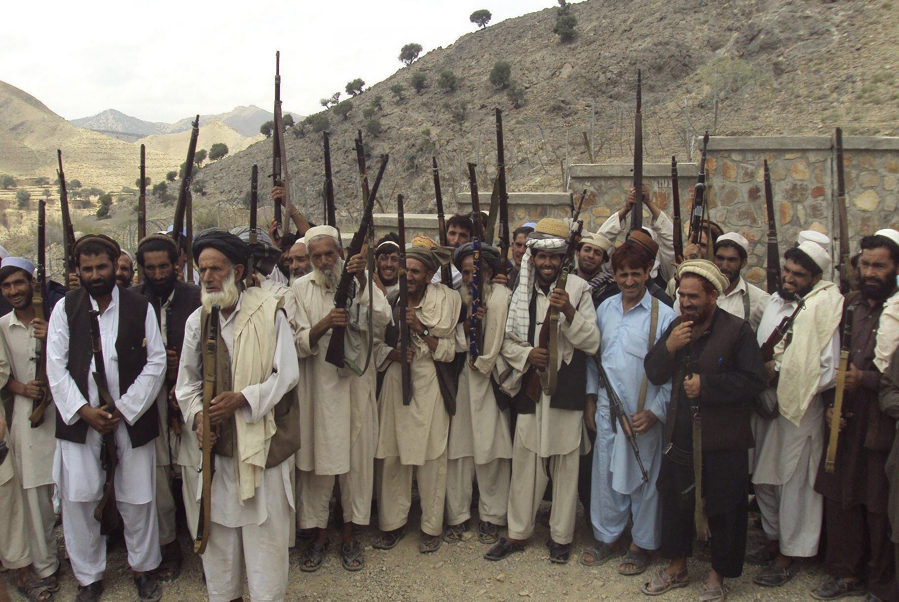 30 MUERTOS POR ATAQUES TALIBANES