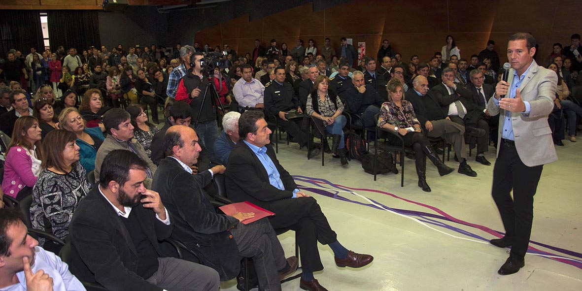 Neuquen 26- Abril- 2016...Gobernador Omar Gutierrez participó d