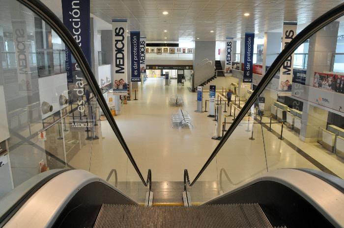 Trabajadores del aeropuerto realizarán un paro ante la incertidumbre por sus puestos laborales