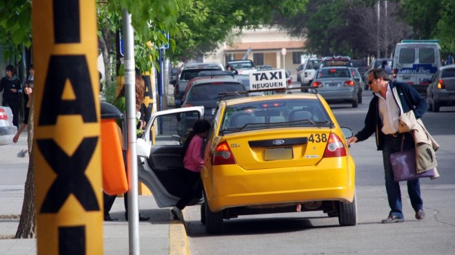 El municipio neuquino retuvo un taxi que funcionaba de manera ilegal