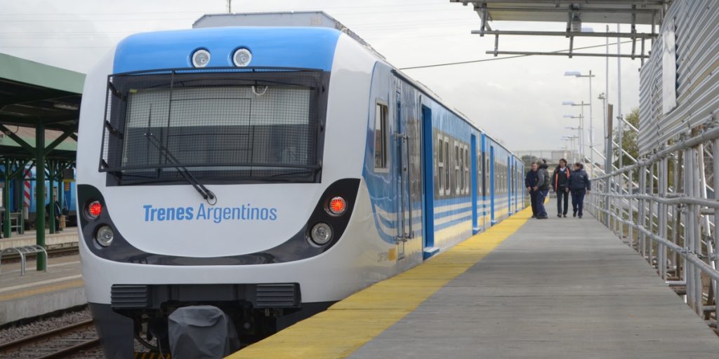 Gremios ferroviarios exigen medidas urgentes tras el accidente en Palermo