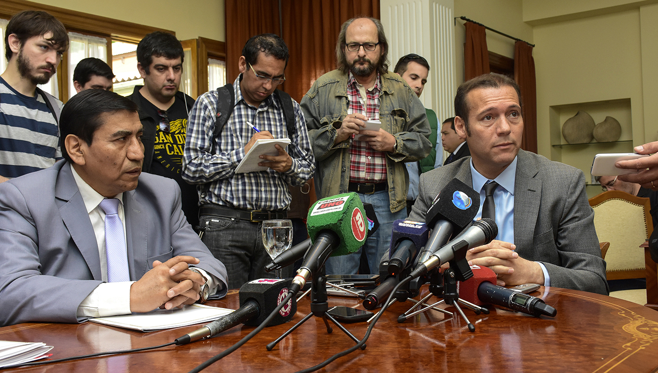 Neuquén 04-11-2016... El Gobernador Omar Gutierrez firmó conve