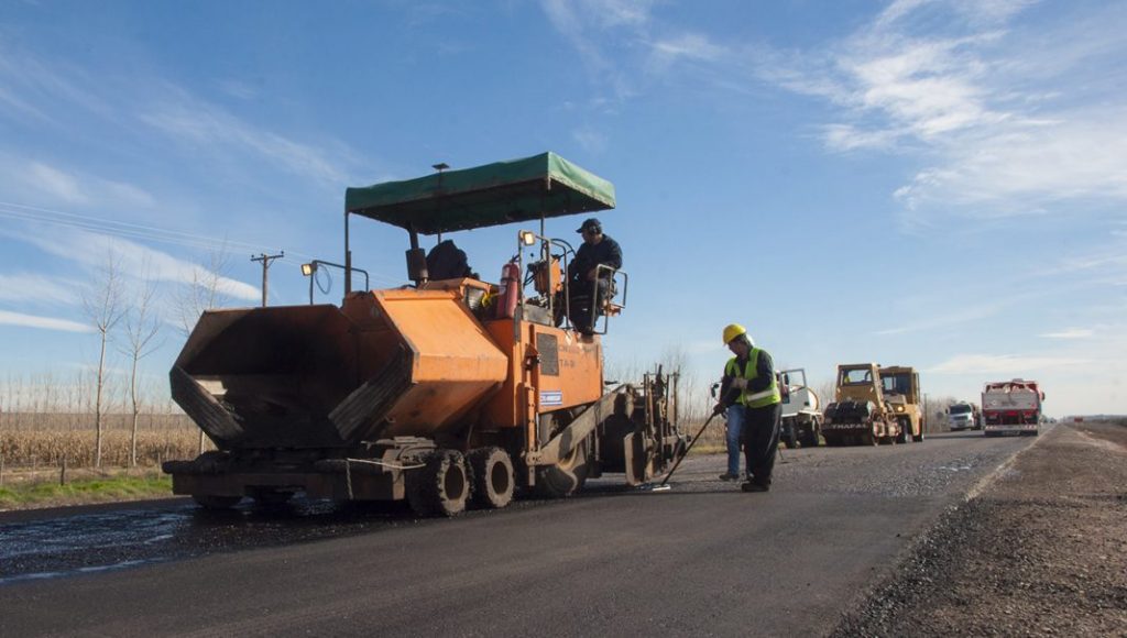 Suman kilómetros de pavimentación a las rutas 7 y 17