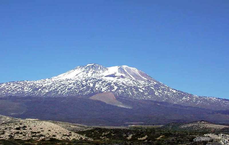 Ultiman detalles para el monitoreo de los volcanes Domuyo y Tromen