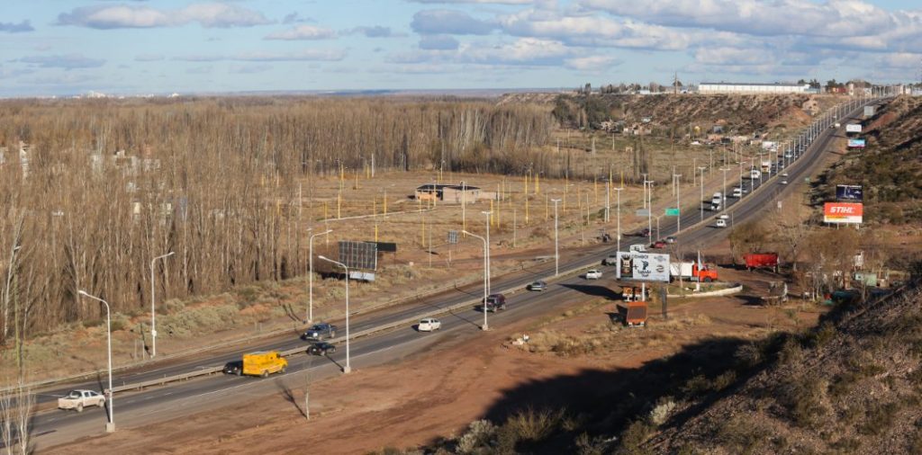 Neuquén firmó un préstamo de 75 millones de dólares para obras viales