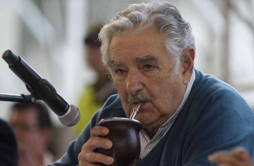 El ex presidente uruguayo José Mujica anunció que tiene un tumor en el esófago