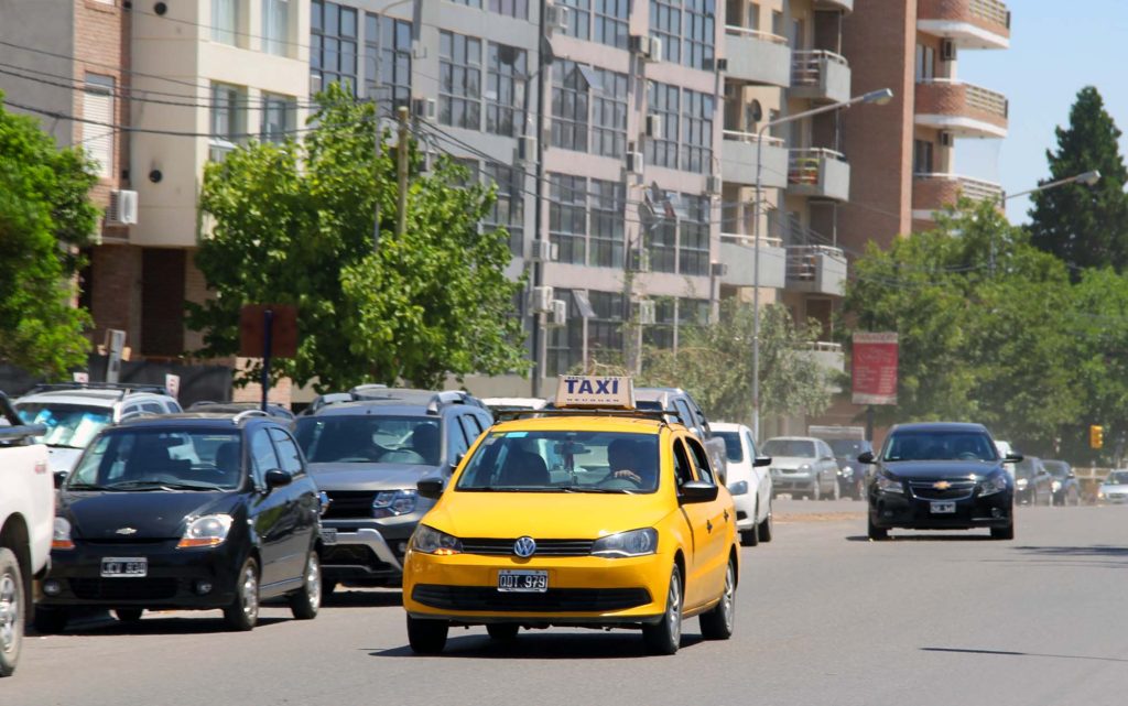 Taxistas amenazan con un paro y cortes totales si se aprueba la parada de Taxi Rosa