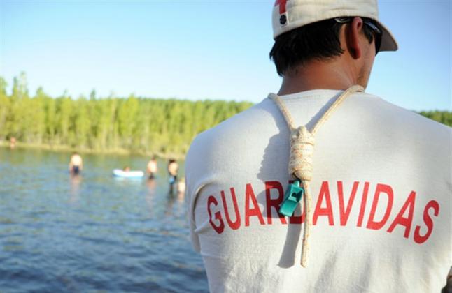 Guardavidas piden precaución a los visitantes de los balnearios