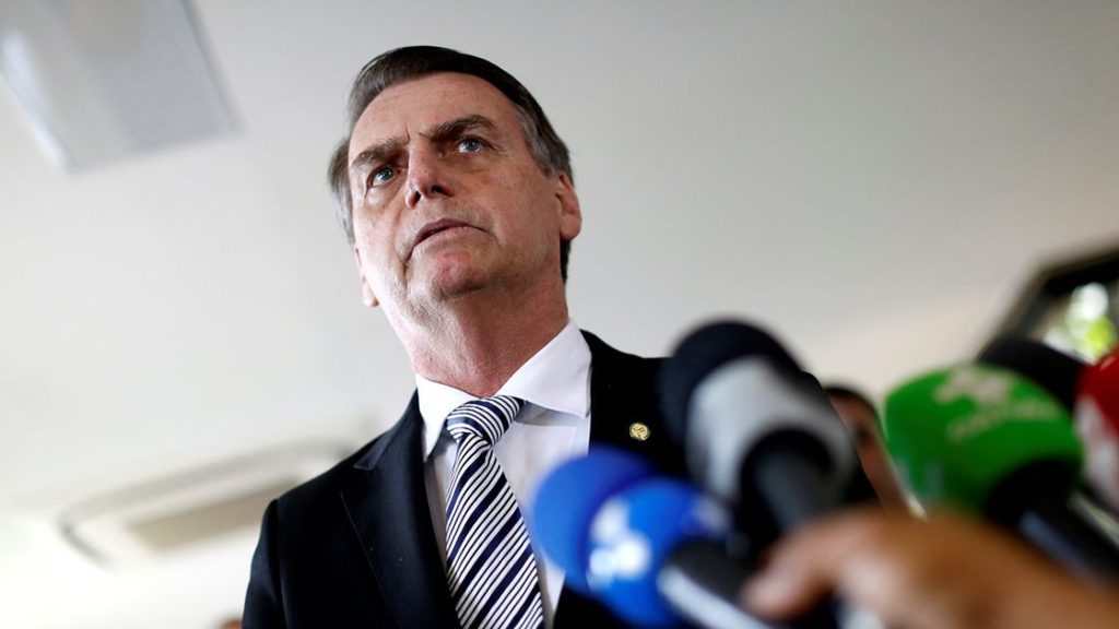 Bolsonaro fue internado de urgencia por dolores abdominales