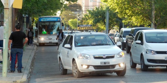 Una taxista circulaba alcoholizada por el centro de Cipolletti