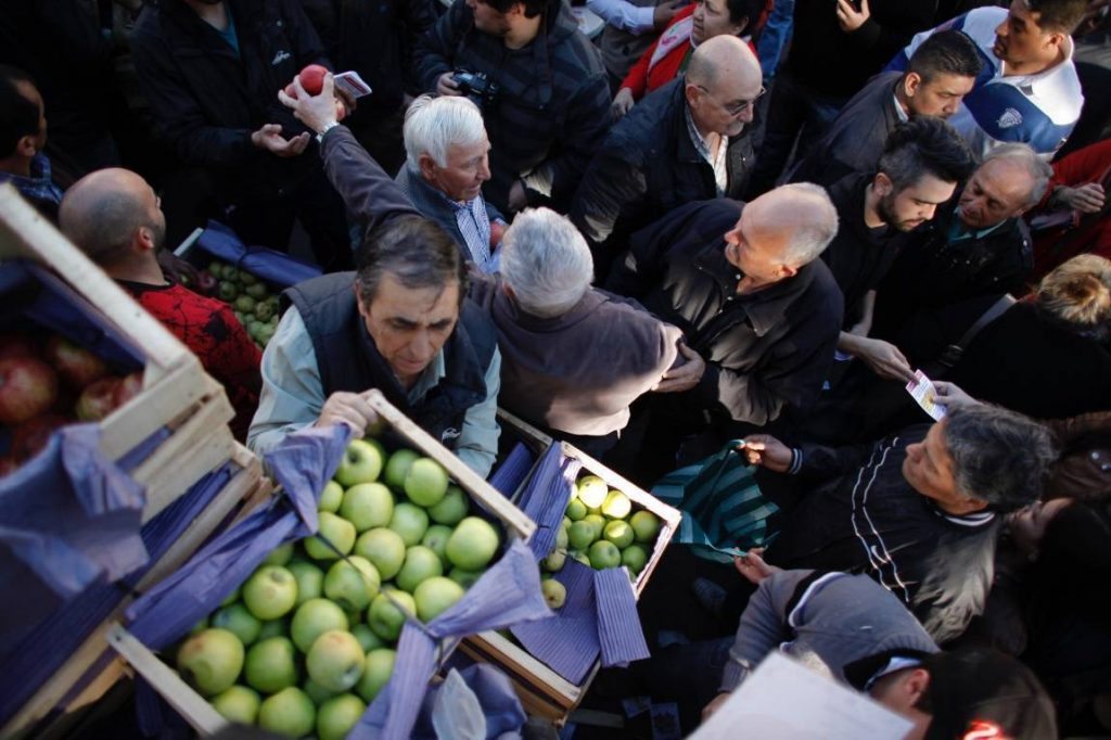 Por la crisis vuelve el frutazo a Plaza de Mayo