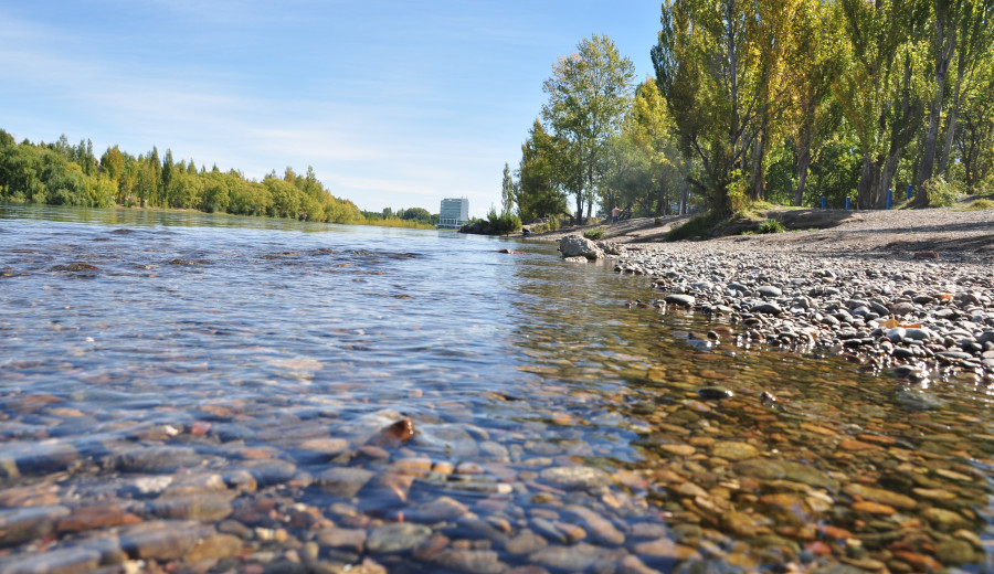 Evalúan la calidad de agua del Limay antes de la temporada estival