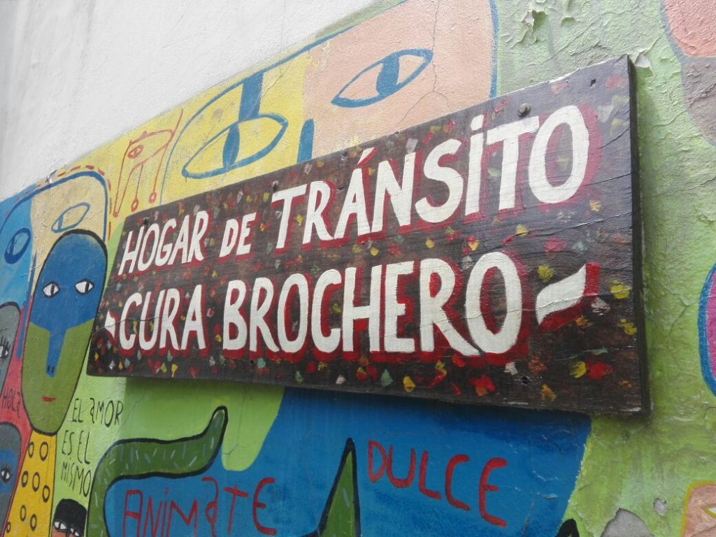 Cura Brochero recibe abrigo para hacerle frente al frío y las necesidades
