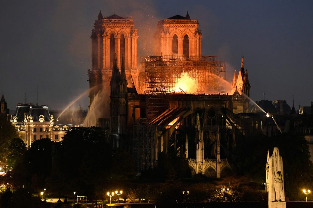 Notre Dame tendrá su primera misa a dos meses del incendio