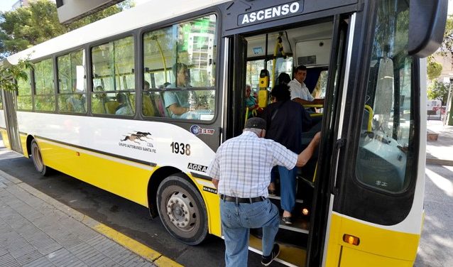 Vecinos discutieron a bordo de un colectivo y uno terminó apuñalado