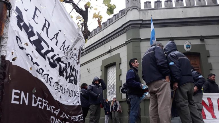 Ceramistas ya iniciaron el corte en la Ruta 7