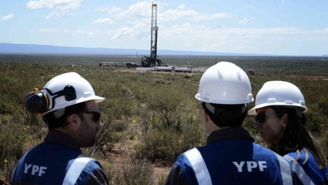 Trabajan en una fuga gas en Loma La Lata