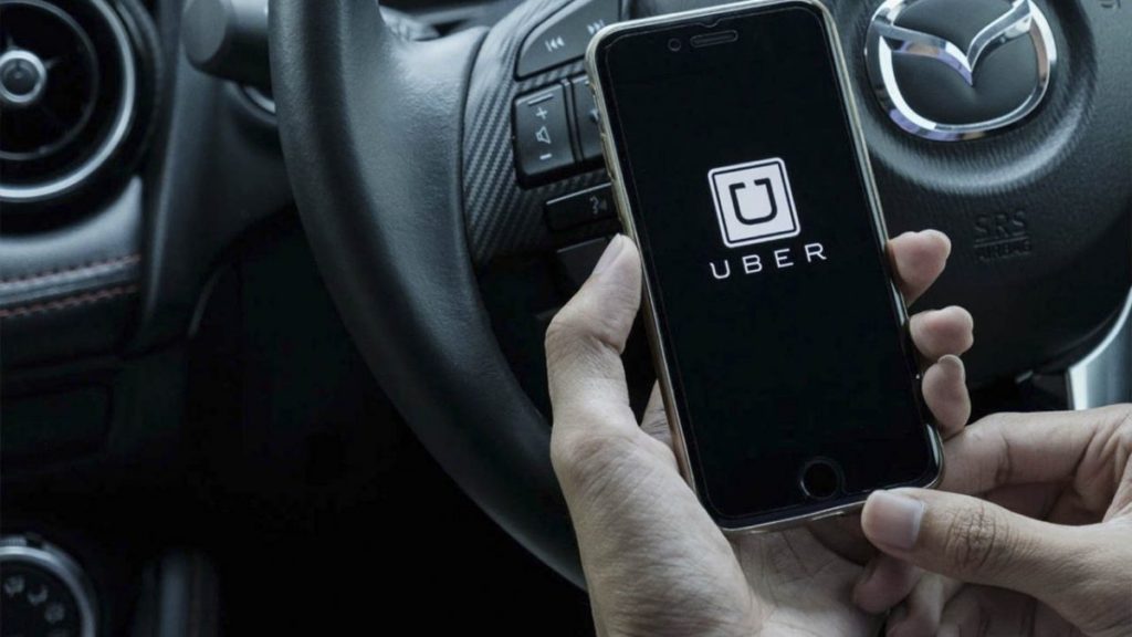 Lo violentaron por ser un Uber y ahora pide que se regularice la actividad