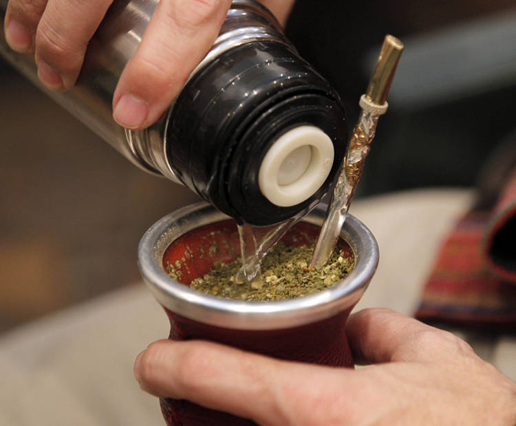 Día Nacional del Mate: Cada argentino consume seis kilos de yerba por año