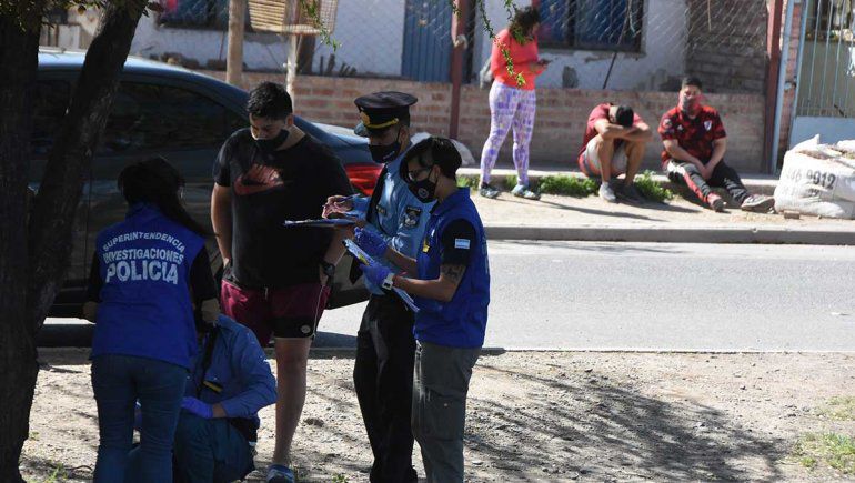 Un hombre fue baleado en la entrada de su casa