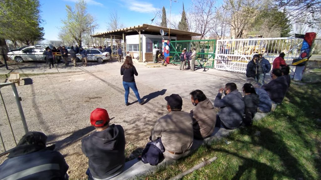 Ceramistas marchan a la Legislatura de Neuquén