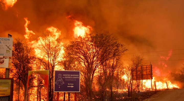 Los incendios se extendieron a 13 provincias del país