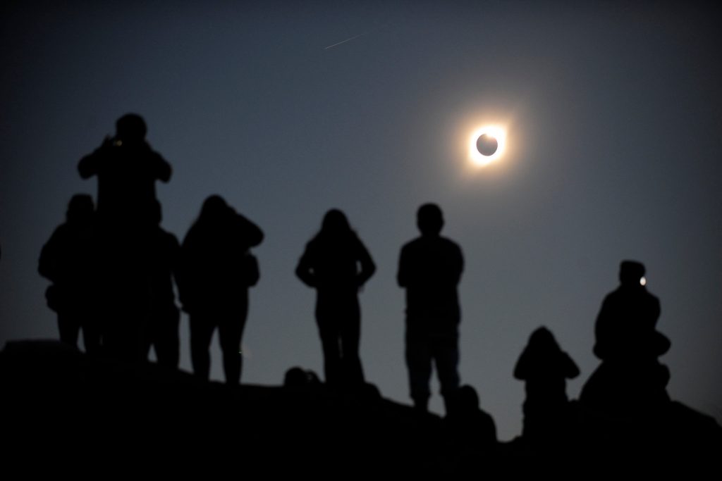 Sierra Colorada teme un brote de contagios por la llegada de turistas durante el eclipse