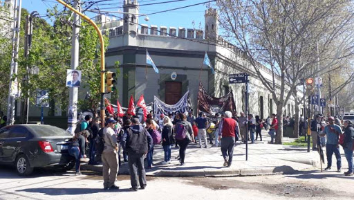 Ante el llamado del Gobierno las organizaciones postergan las medidas