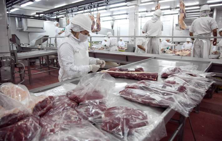 El Gobierno prohibió la exportación de siete cortes de carne