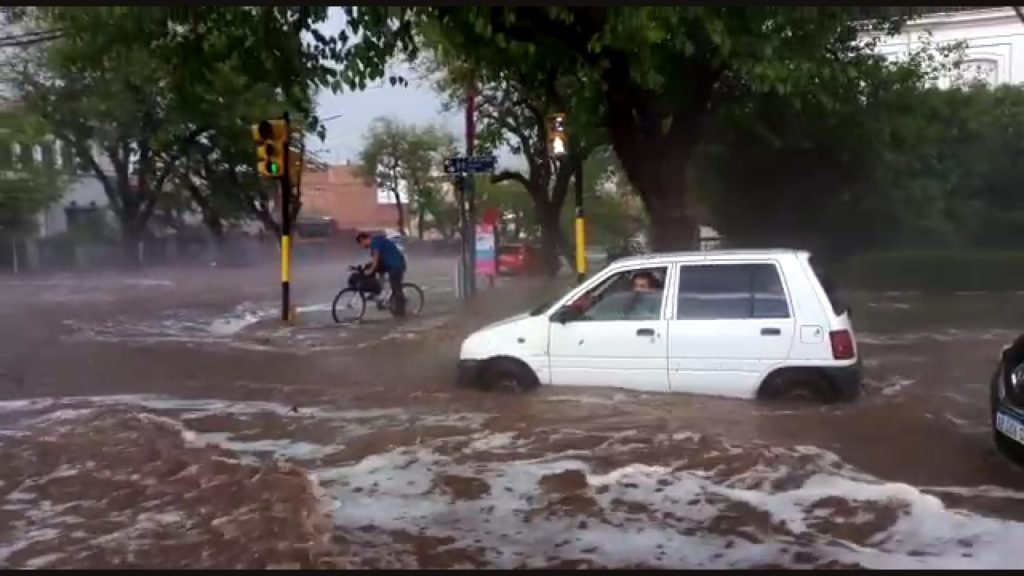 Mendoza fue azotada por una intensa tormenta acompañada de granizo