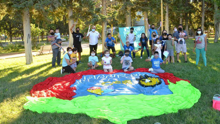 Con una actividad en la plaza, familiares de niños con autismo pidieron no usar pirotecnia