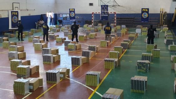 Bariloche: policía federal decomisó una millonaria carga ilegal de cigarrillos
