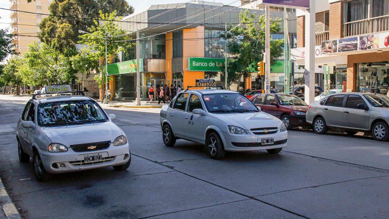 Cipolletti: La tarifa de taxis aumentará un 16%