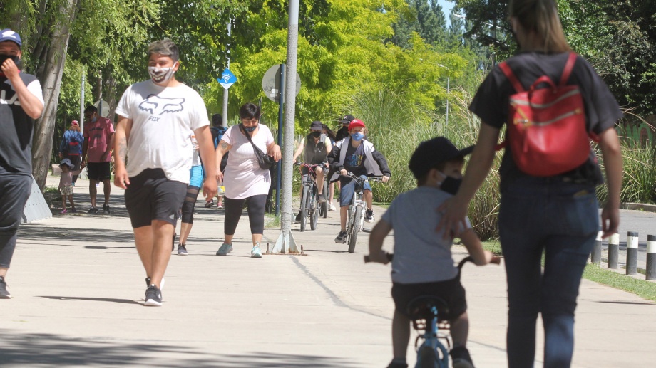 Neuquén habilitó la circulación sin restricciones, pero continúan prohibidos los viajes grupales y discotecas