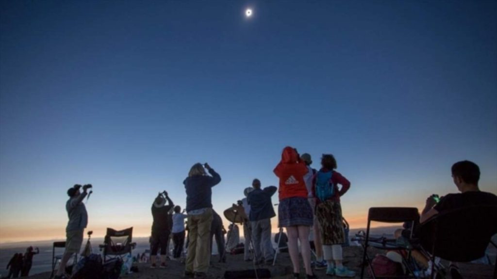 Durante el fin de semana llegaron turistas del exterior a Bariloche para ver el eclipse