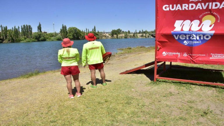 Verano y río: La gente respeta el distanciamiento pero no usa el barbijo