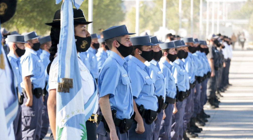 Lo que dejó el video de un entrenamiento policial con cánticos homodiantes