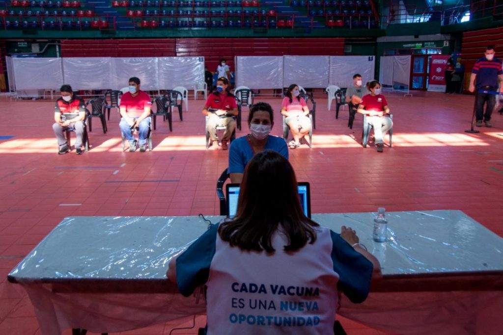 COVID-19: Abren inscripción para vacunar a personas mayores de 60 años