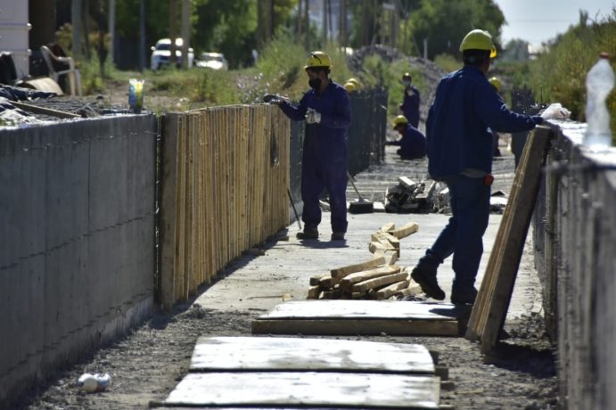 Inició la obra de cementación del canal 12 de Septiembre