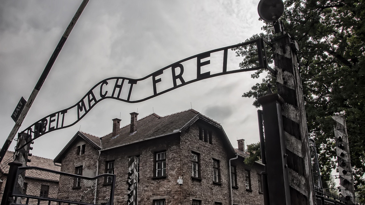 Acto homenaje y proyección de un documental por las víctimas del Holocausto