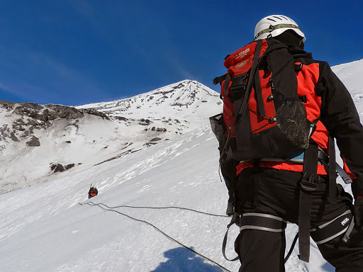 Rescataron a un hombre accidentado en el volcán Lanín