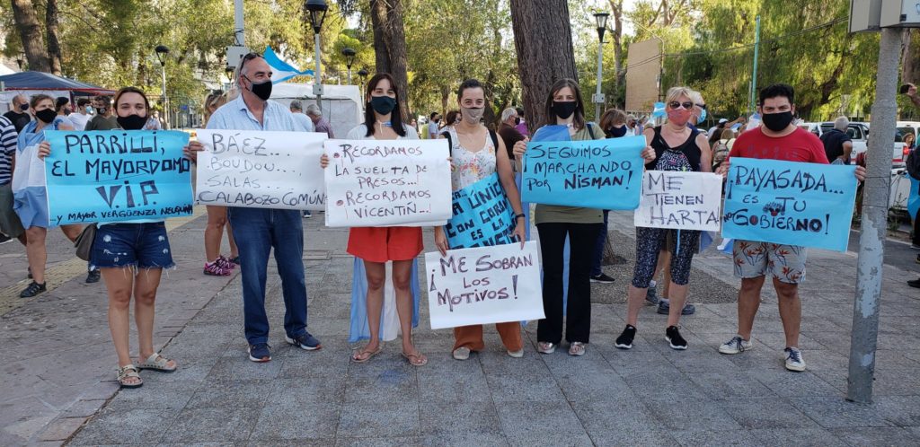 #27F: Funcionarios y vecinos se manifestaron en el Monumento a San Martín