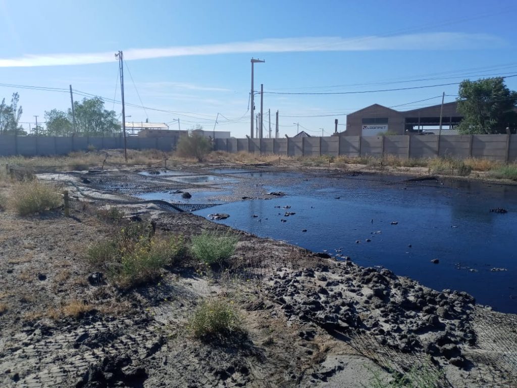 En un operativo de rutina el municipio detectó un predio con residuos de hidrocarburos abandonados