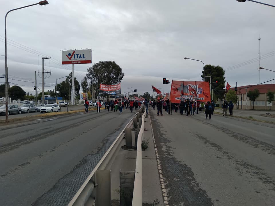 Organizaciones sociales se movilizan al Puente Carretero