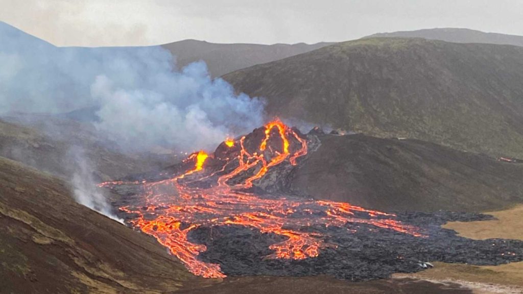 Un volcán de Islandia entró en actividad tras 800 años