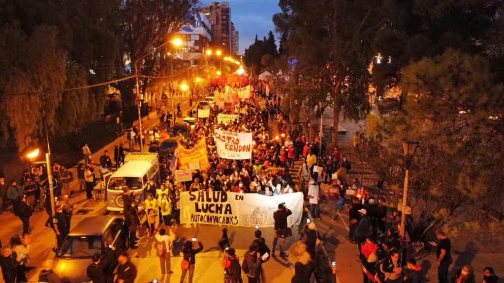 Miles de personas participaron de la marcha de antorchas en apoyo a Salud