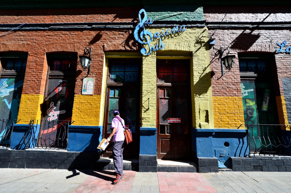 Boliche se arriesga a la clausura municipal y abre sus puertas