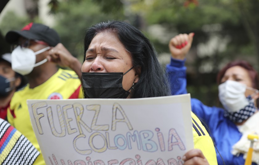Colombianos en Neuquén se manifestaron en el Monumento a San Martín